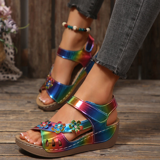 Damen Plateau-Sandalen mit floralen Akzenten und buntem Design R&B