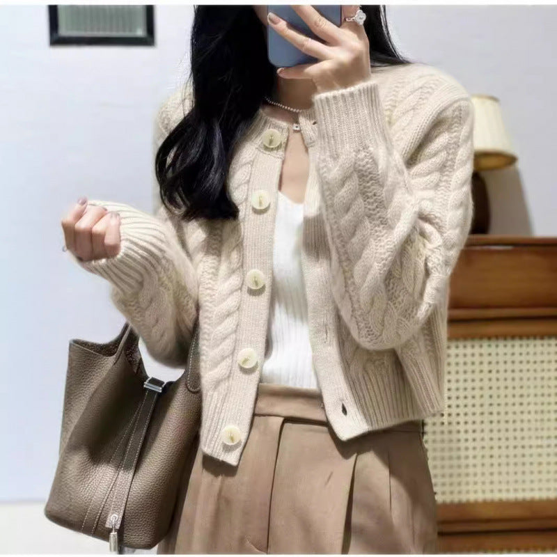 Damen Grobstrickjacke mit dekorativen Knöpfen und speziellem Zopfmuster R&B