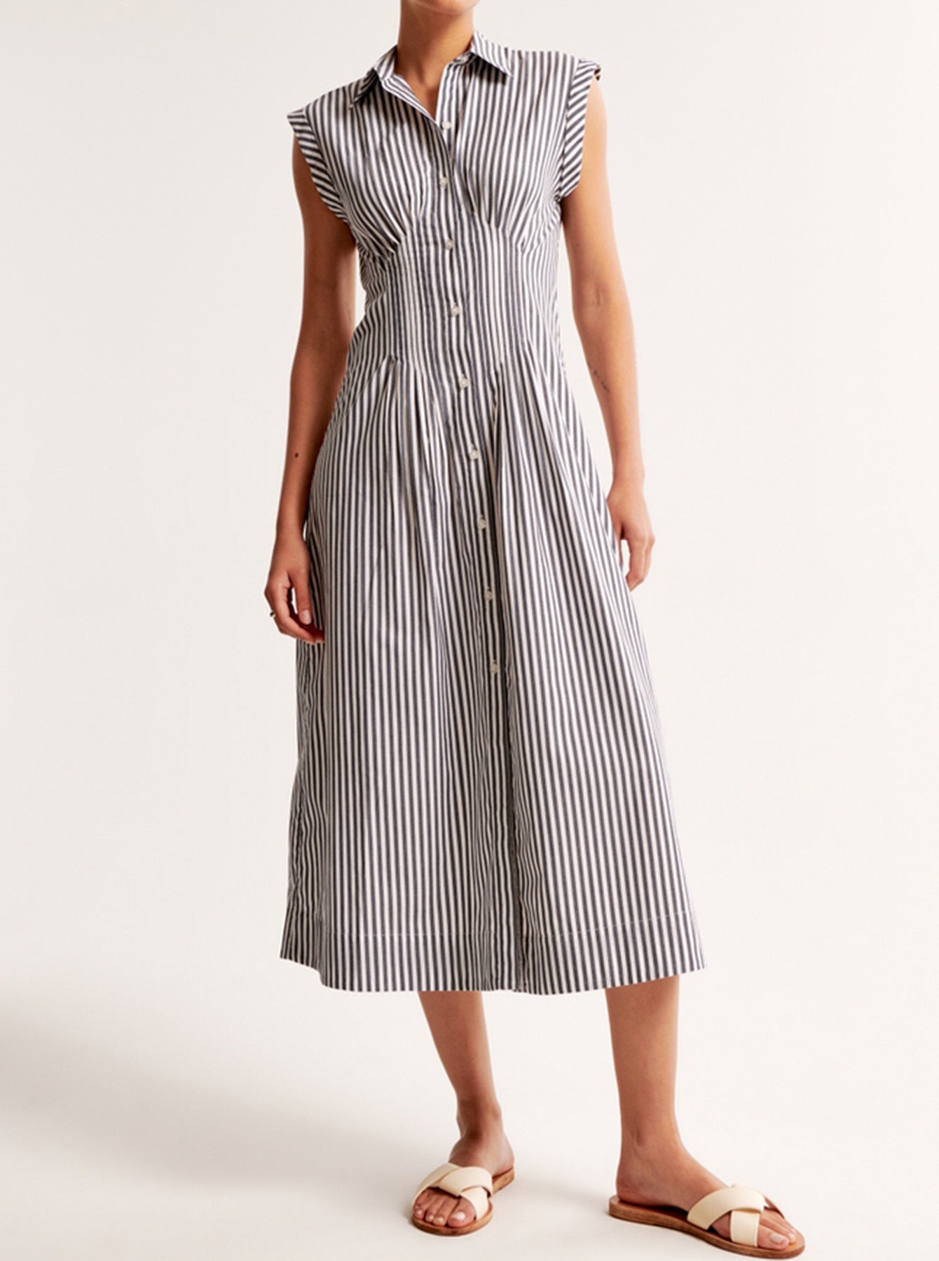 Damen Maxikleid mit Schulterklappen und klassischem Knopfverschluss