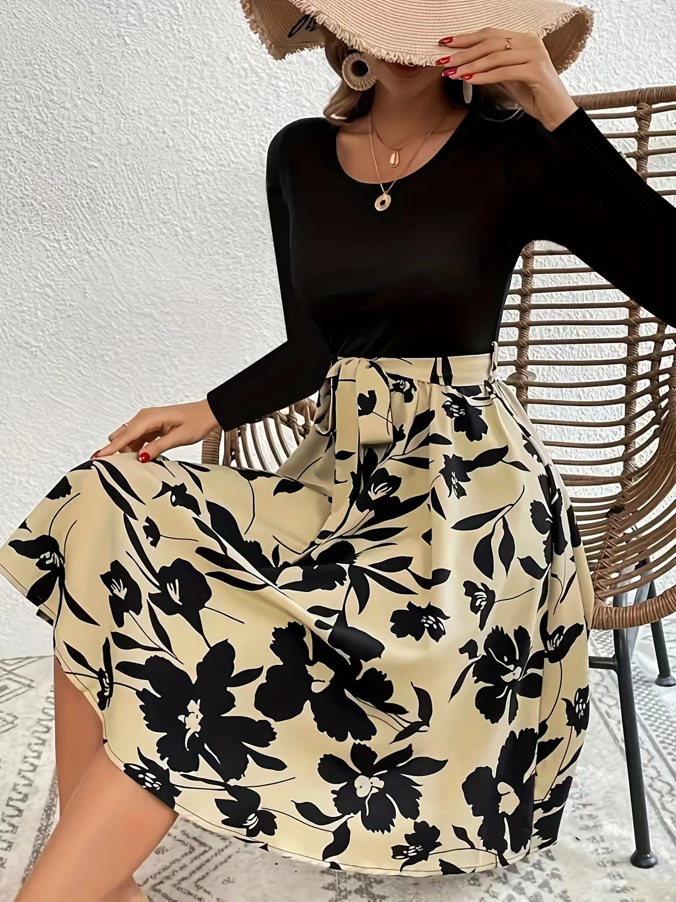 Damen Elegantes Midikleid mit floralem Print und gesmoktem Oberteil R&B