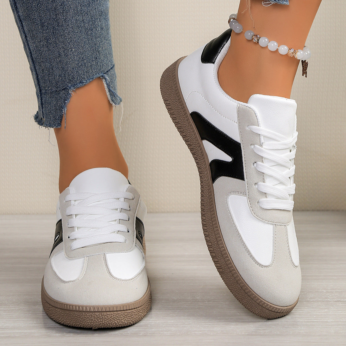 Damen Sneakers im modernen Design mit leicht gepolsterter Laufsohle R&B