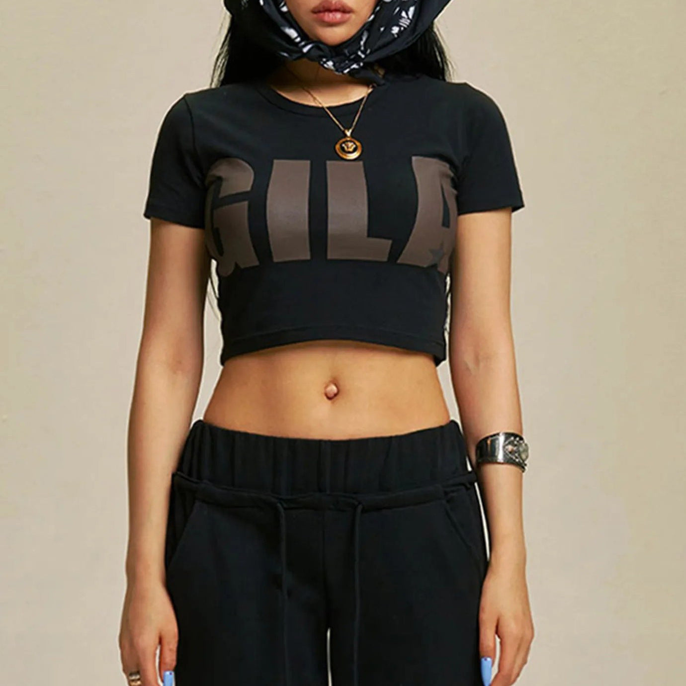 Damen Cropped T-Shirt mit auffälligem Grafikdruck R&B