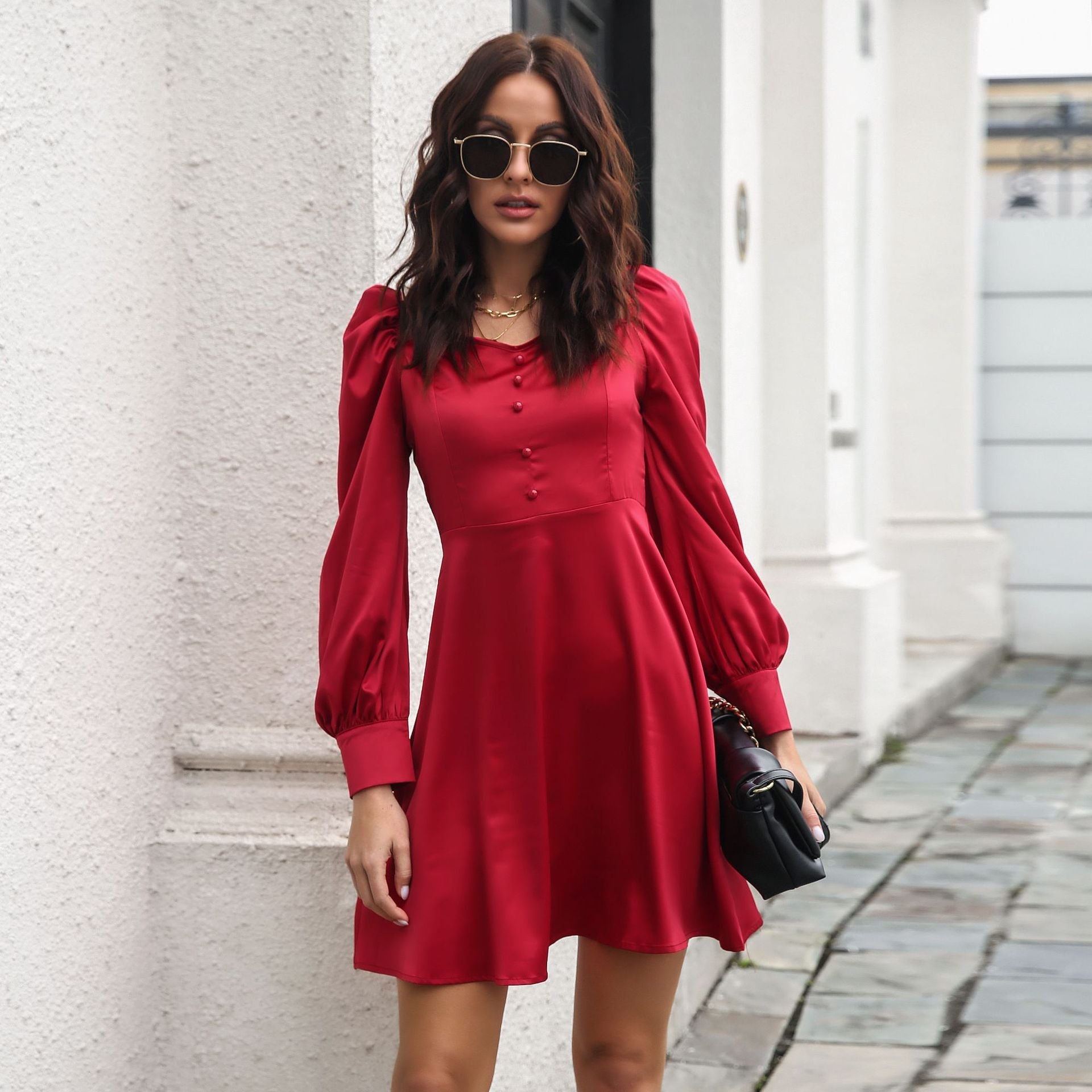 Damen Satin Kleid mit Knopfdetails und Puffärmeln R&B