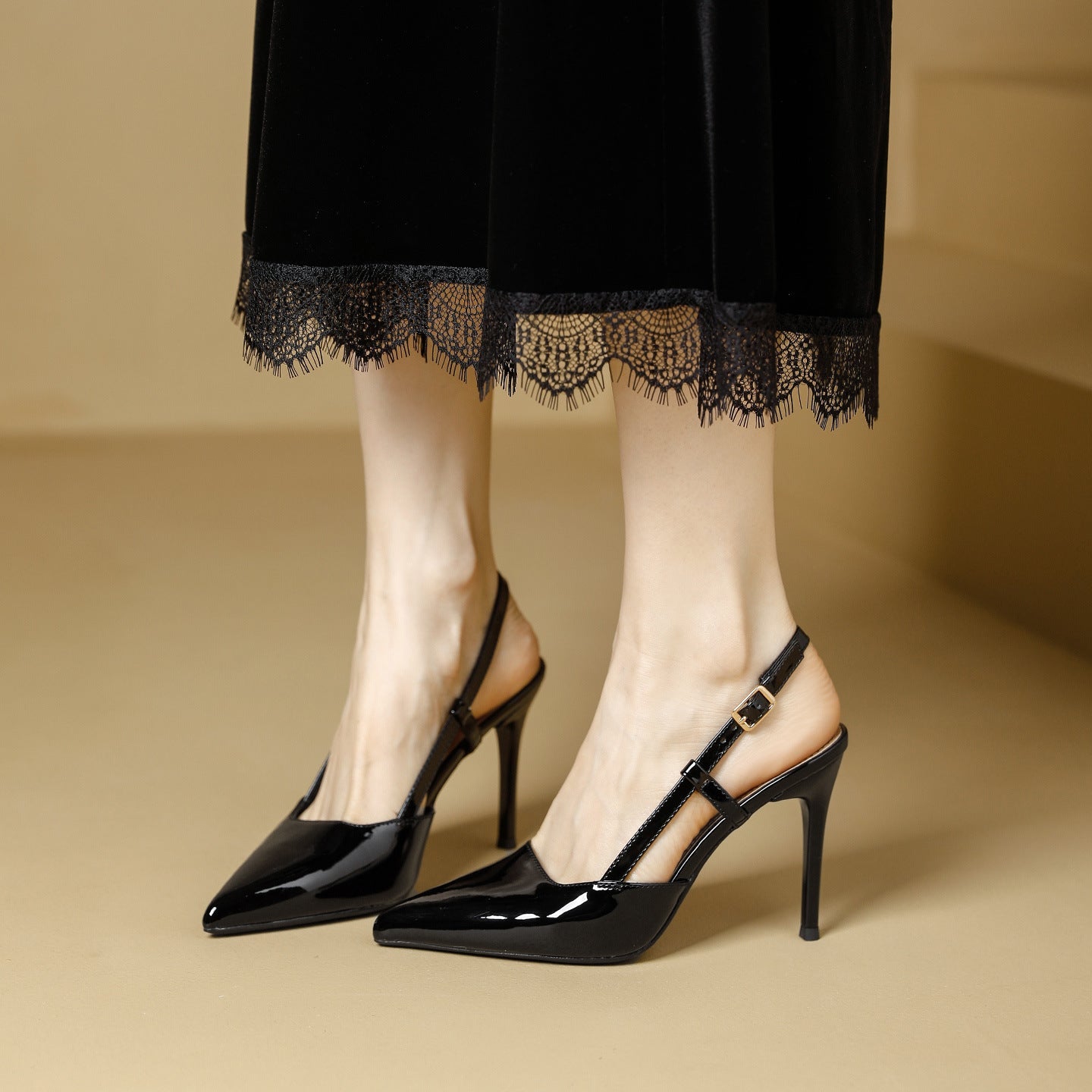 Damen Slingback-Pumps mit spitzem Design und elegantem Hochglanz