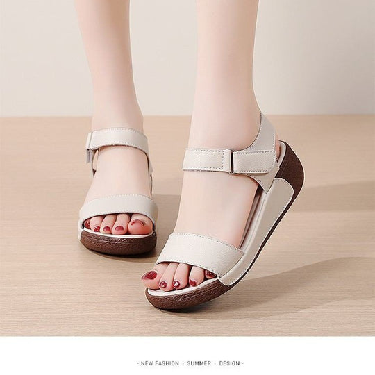 Damen Wedge-Sandalen mit verstellbarem Riemendesign und komfortablem Fußbett R&B