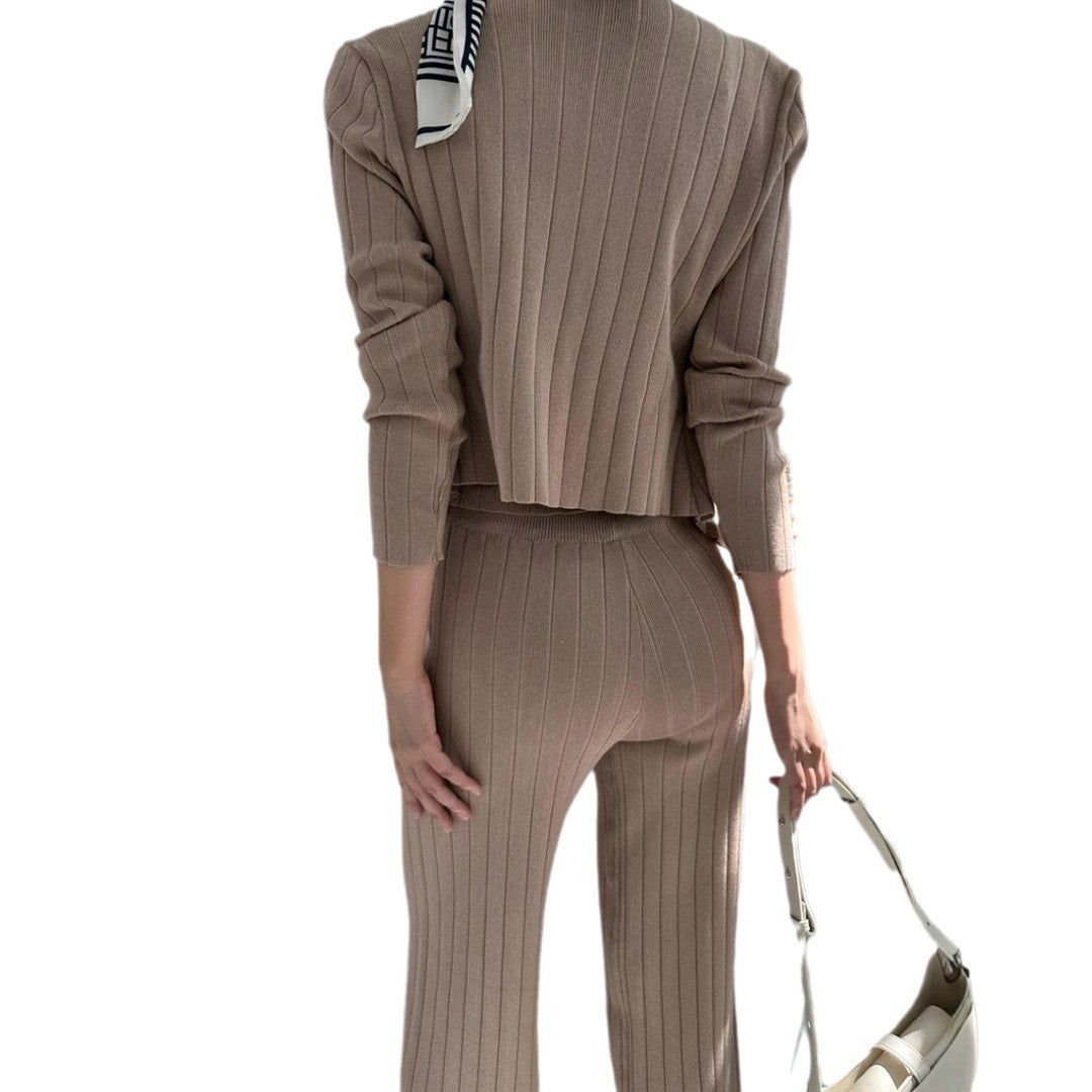 Damen elegantes gestricktes Ensemble mit Knopfdetaillierung R&B
