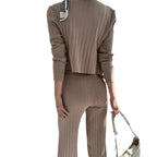 Damen elegantes gestricktes Ensemble mit Knopfdetaillierung R&B