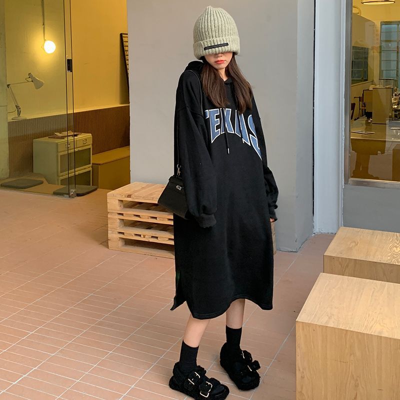 Damen Hoodie-Kleid mit modischem Aufdruck und seitlichen Schlitzen