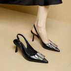 Damen Slingback-Mules mit eleganter Spitzenform und glänzender Schnallenapplikation