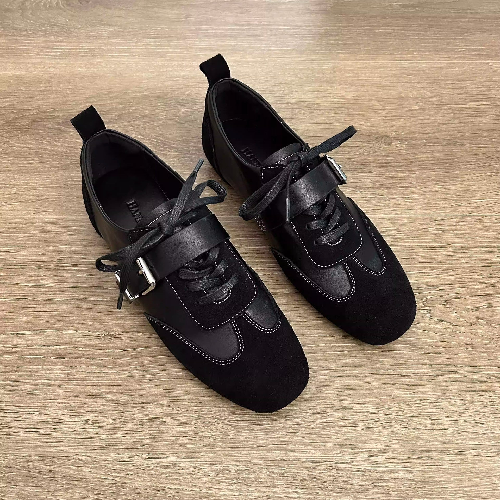 Damen modische Schnürschuhe mit dekorativem Element und hochwertiger Verarbeitung R&B