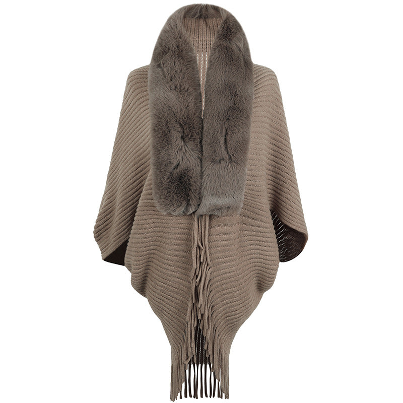 Damen luxuriöser Strickponcho mit elegantem Kunstfellkragen und Fransen