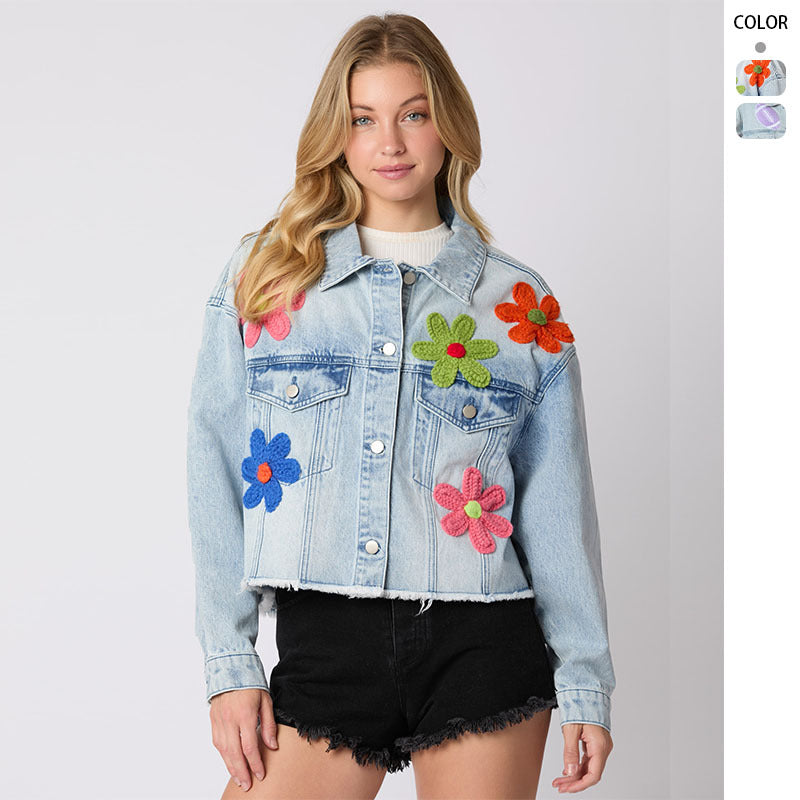 Damen cropped Jeansjacke mit bunten Football-Patches und lässigem Schnitt R&B
