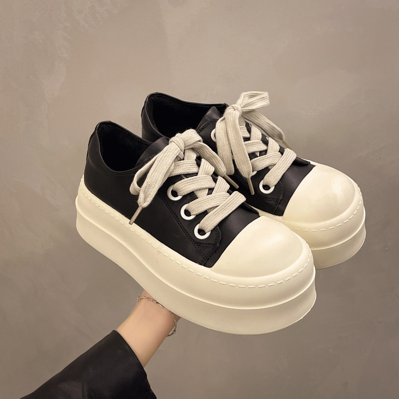 Damen Plattform Sneakers mit modischem Obermaterial und auffälligem Absatz R&B