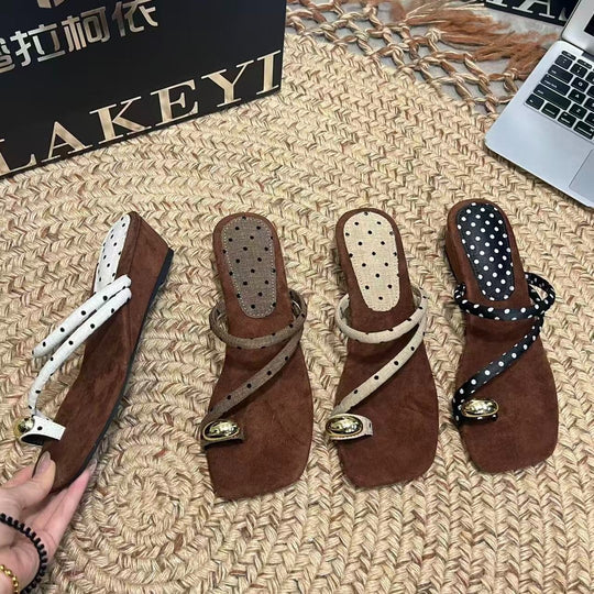 Damen Modische Zehentrenner-Sandalen mit dekorativen Riemen und ergonomischem Fußbett R&B