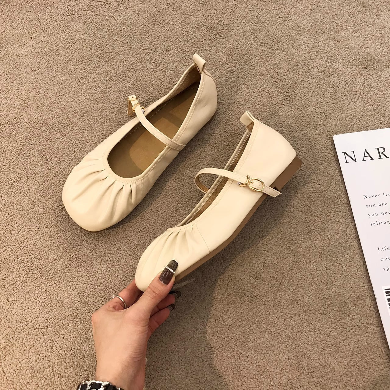 Damen Ballerinas mit modischem Riemchen und femininer Faltenoptik R&B