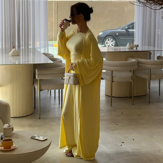 Damen Loungewear-Kombination mit weit geschnittenem Oberteil und weiten Hosen R&B
