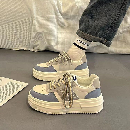 Damen Sportliche Plateausneaker mit kontrastierendem Obermaterial und innovativem Schnürsystem R&B