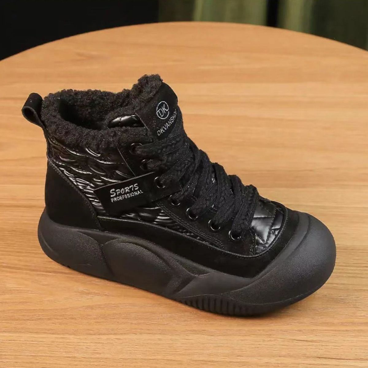 Damen Sportliche Hoch-Top Sneakers mit warmem Innenfutter und robustem Profil