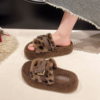 Damen Hausschuh mit kuscheligem Plüsch und modischem Riemen EB