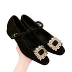Damen Ballerina-Schuhe mit funkelnden Strassdetails und nostalgischem Riemenverschluss