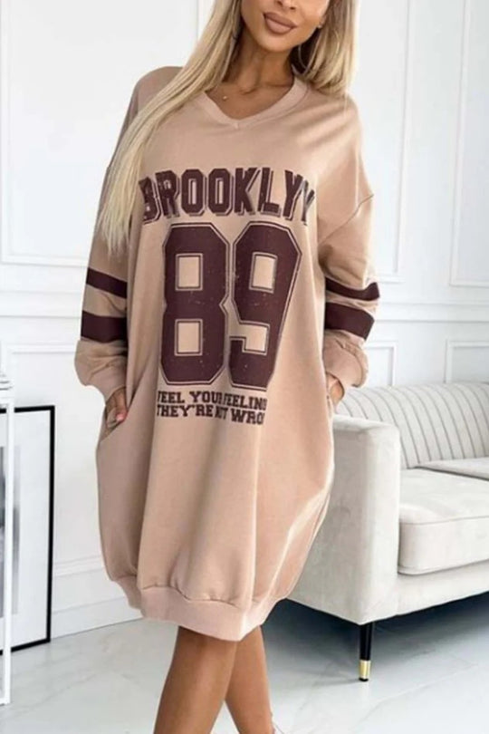 Damen lässiges oversized Sportkleid mit V-Ausschnitt und kontrastierenden Ärmeln R&B