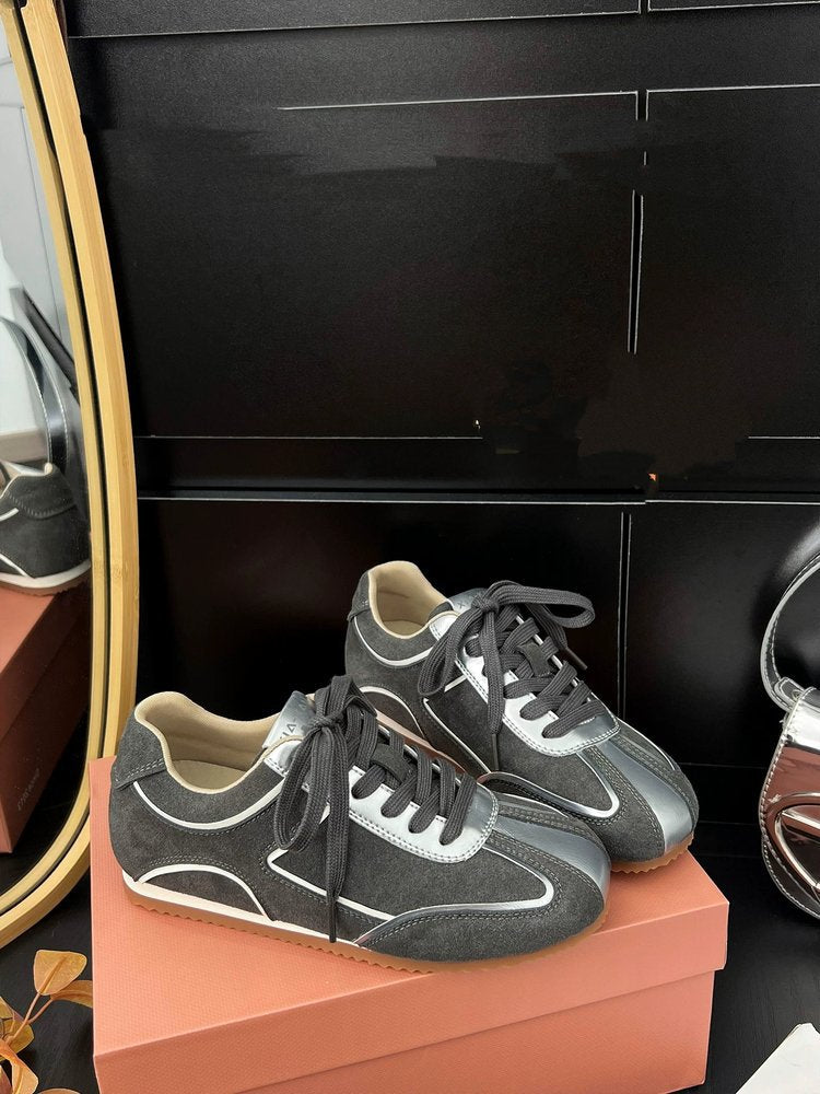 Damen Sneaker aus luxuriösem Wildleder mit sportlichem Design und atmungsaktiver Sohle R&B