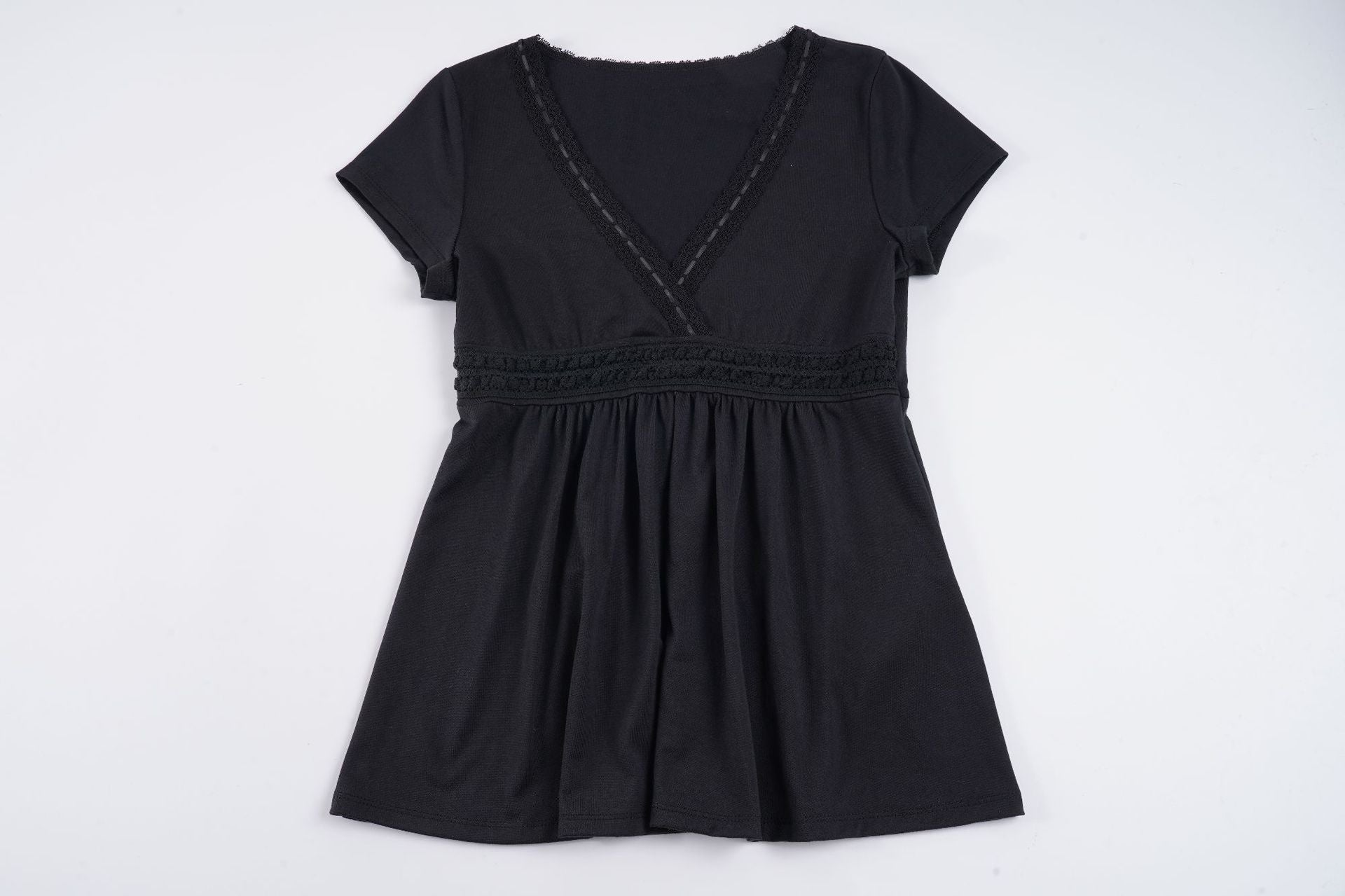 Damen Lockeres Sommerkleid mit V-Ausschnitt und Spitzenverzierungen R&B