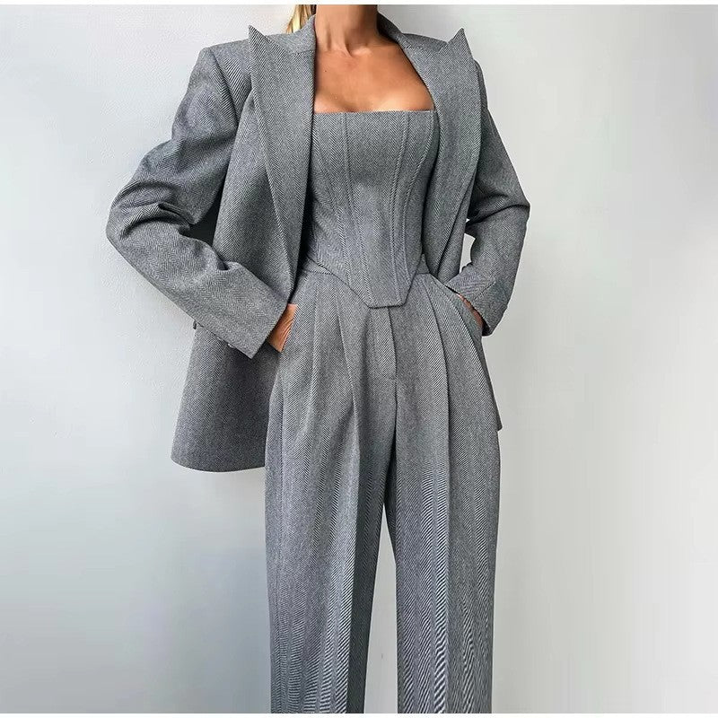 Damen Blazer-Anzug mit figurbetontem Oberteil und weiten Beinen R&B