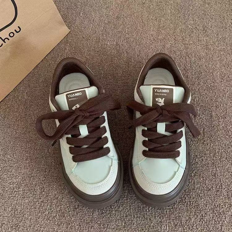 Damen Sportliche Sneaker mit atmungsaktivem Obermaterial und robustem Sohlenprofil R&B