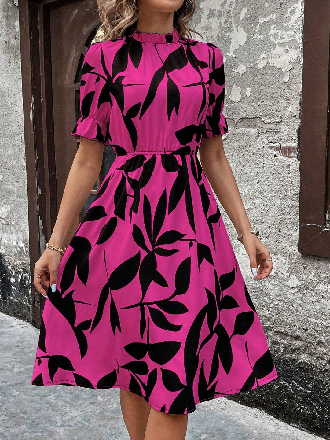 R&B | Kleid mit Rundhalsausschnitt und Rüschen