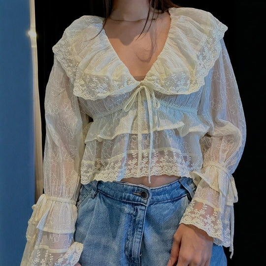 Damen romantische Bluse mit Spitzenverzierungen und Rüschendetails R&B