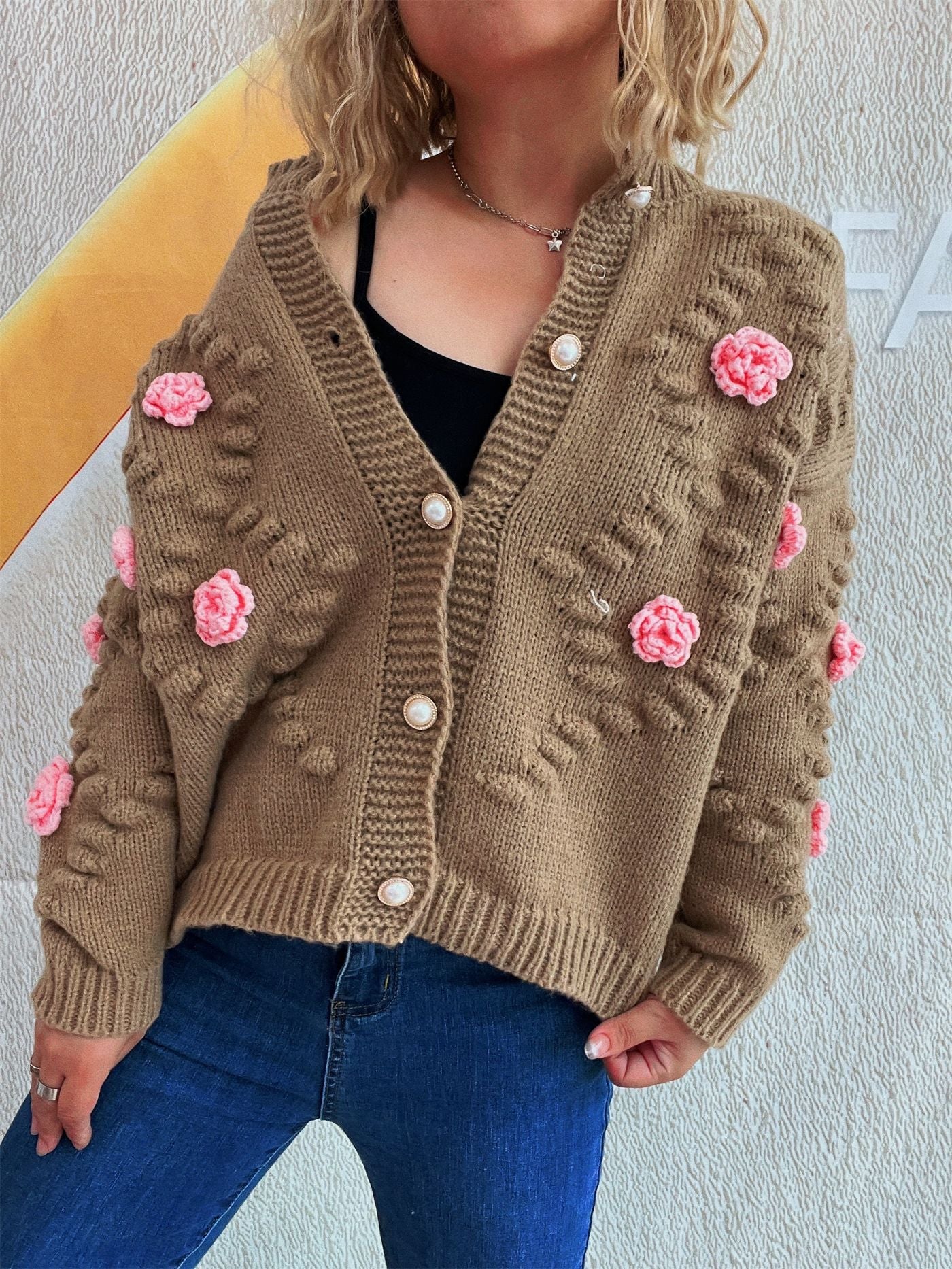 Damen Strickjacke mit floralen Applikationen und komfortablem Schnitt R&B