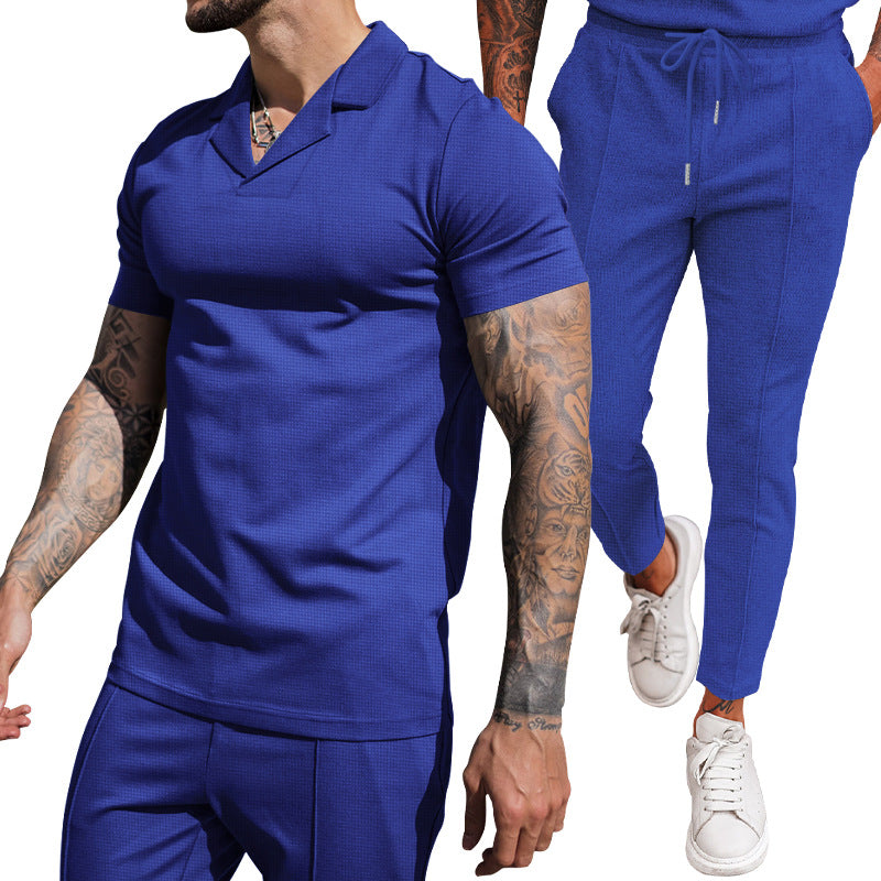 Herren modernes Freizeit-Set mit poloähnlichem Oberteil und schmal geschnittenen Hosen