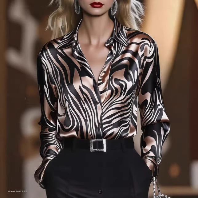 Damen Seidenbluse mit modernem Wellenmuster