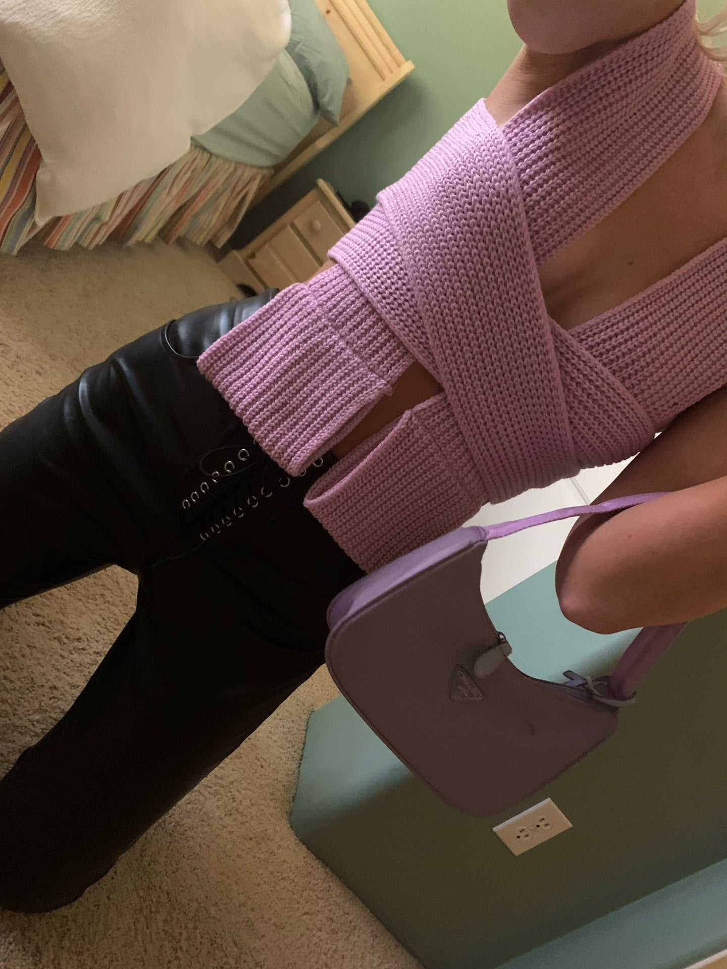 Damen Modisches Stricktop mit extravaganten Kreuzdetails R&B