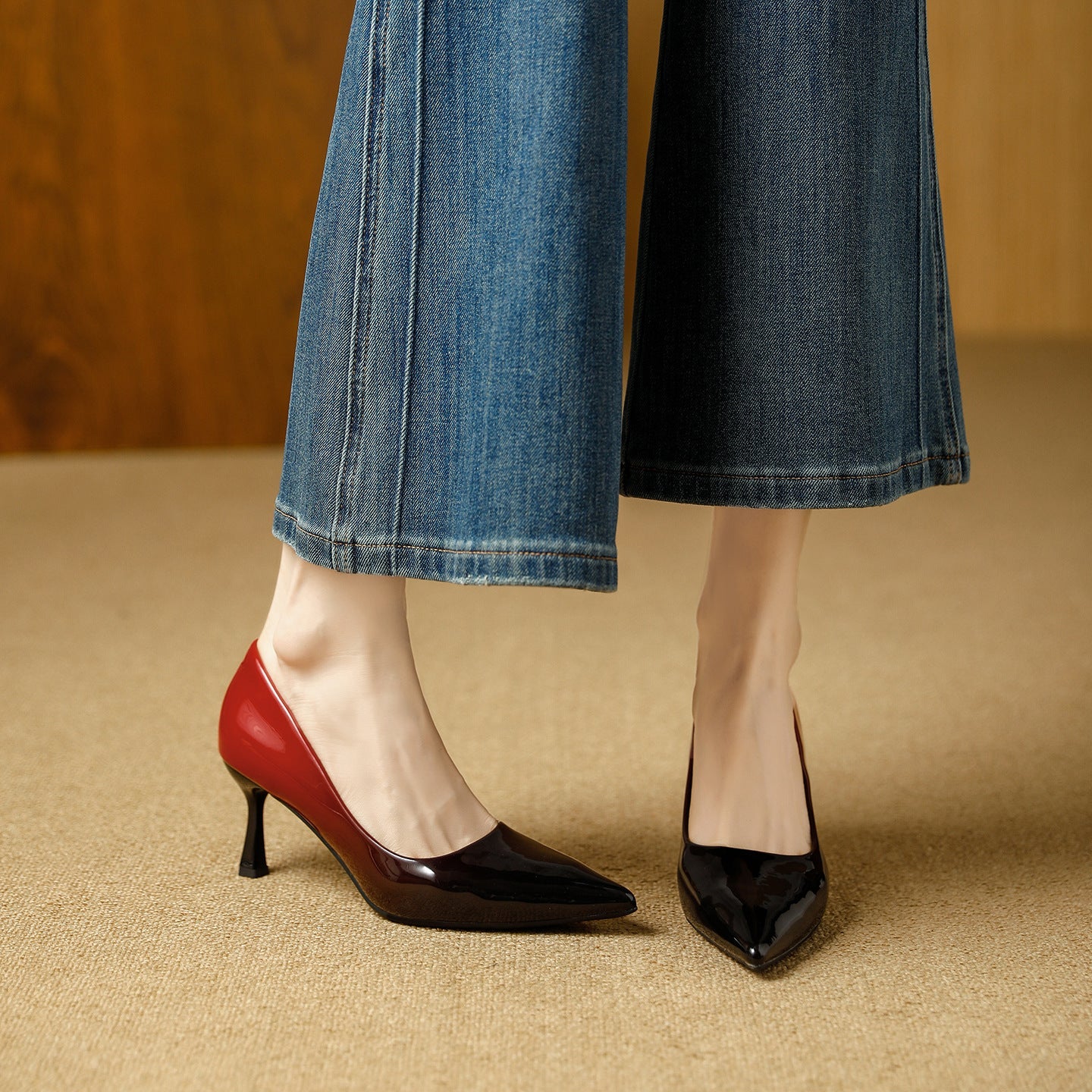 Damen trendige High Heels mit spitz zulaufender Silhouette und glänzender Oberfläche