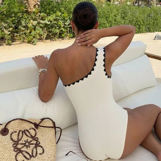 Damen Einteiler Badeanzug mit asymmetrischem Design und passendem Rock R&B
