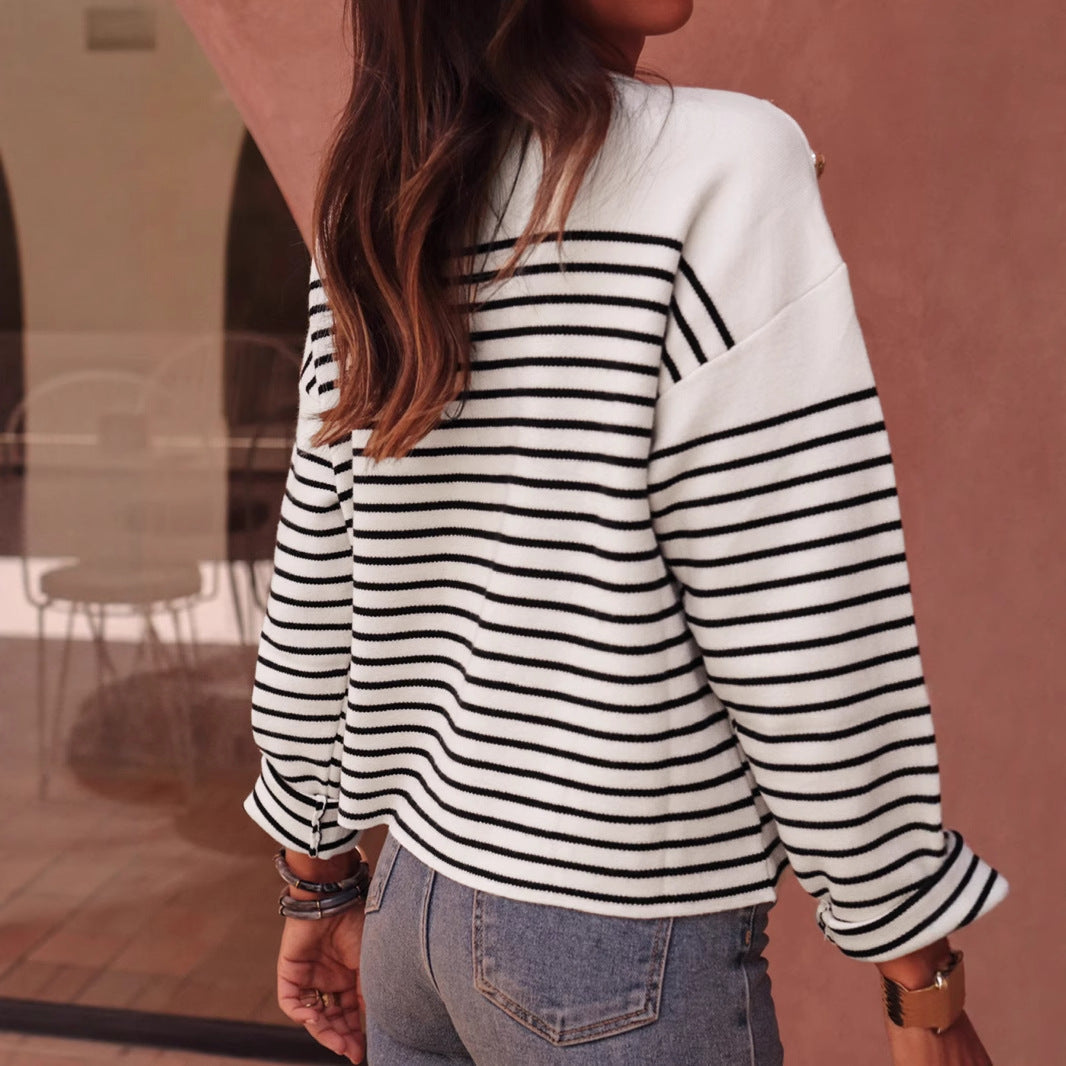 Damen modischer Sweater mit breiten Streifen und eleganten Knopfdetails