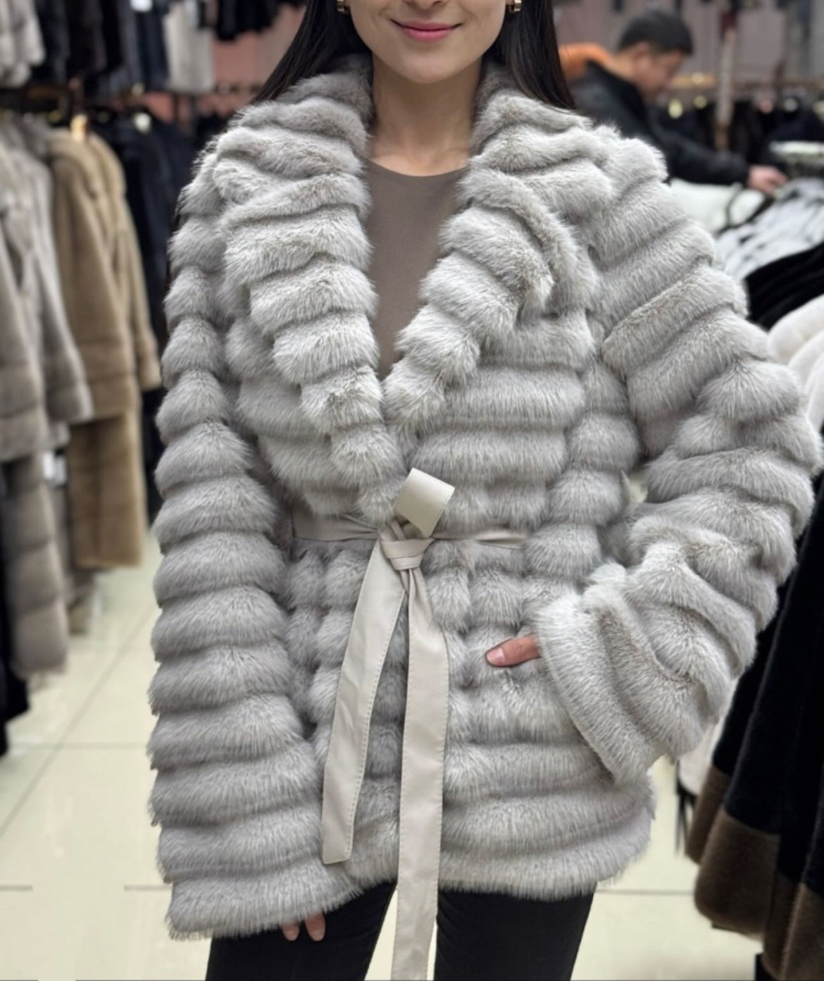 Damen Flauschiger Boucle-Cardigan mit Bindegürtel und weitem Schnitt