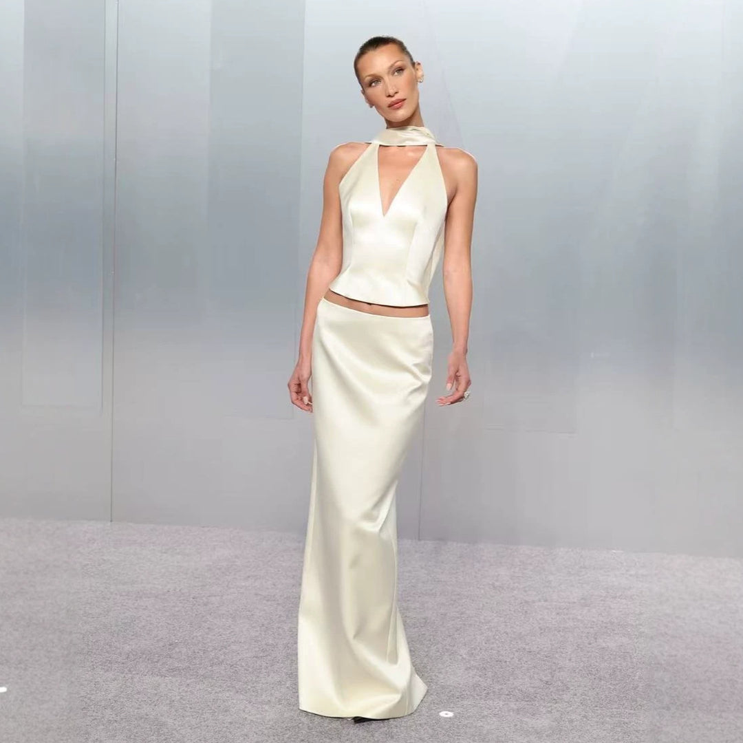 Damen Elegantes Maxikleid mit tiefem V-Ausschnitt und figurbetontem Schnitt R&B