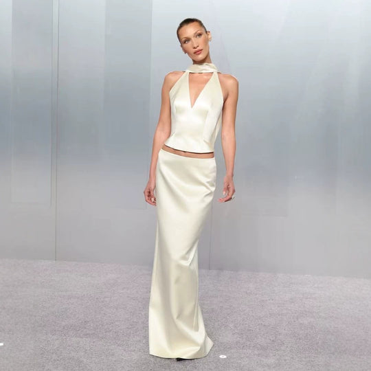 Damen Elegantes Maxikleid mit tiefem V-Ausschnitt und figurbetontem Schnitt R&B