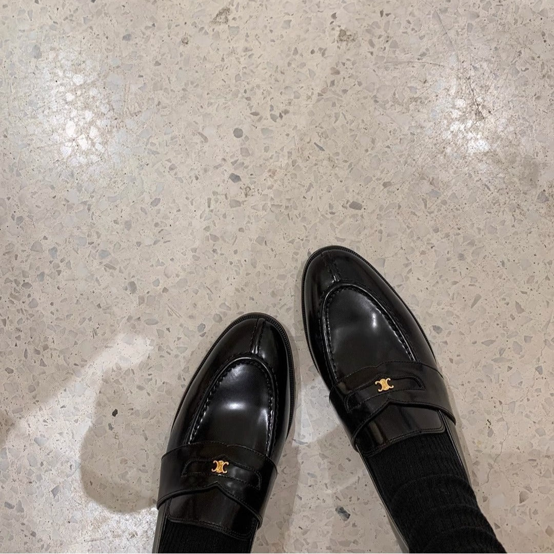 Damen elegante Mokassins mit goldenen Akzenten