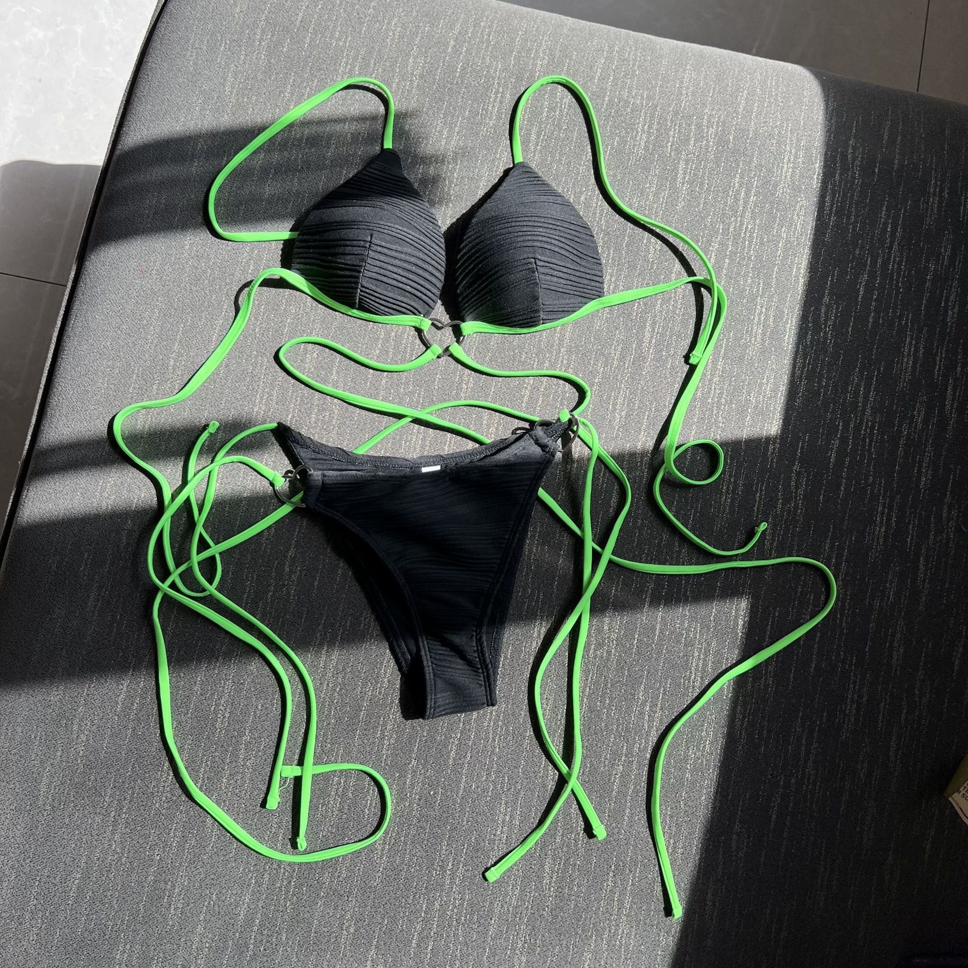 Damen Bikiniset mit gerafftem Design und Herzverschluss R&B