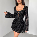 Damen nan kurzes Meshkleid mit floraler Samtflock-Optik, Ausschnitt-Öffnungen und Zierbändern R&B