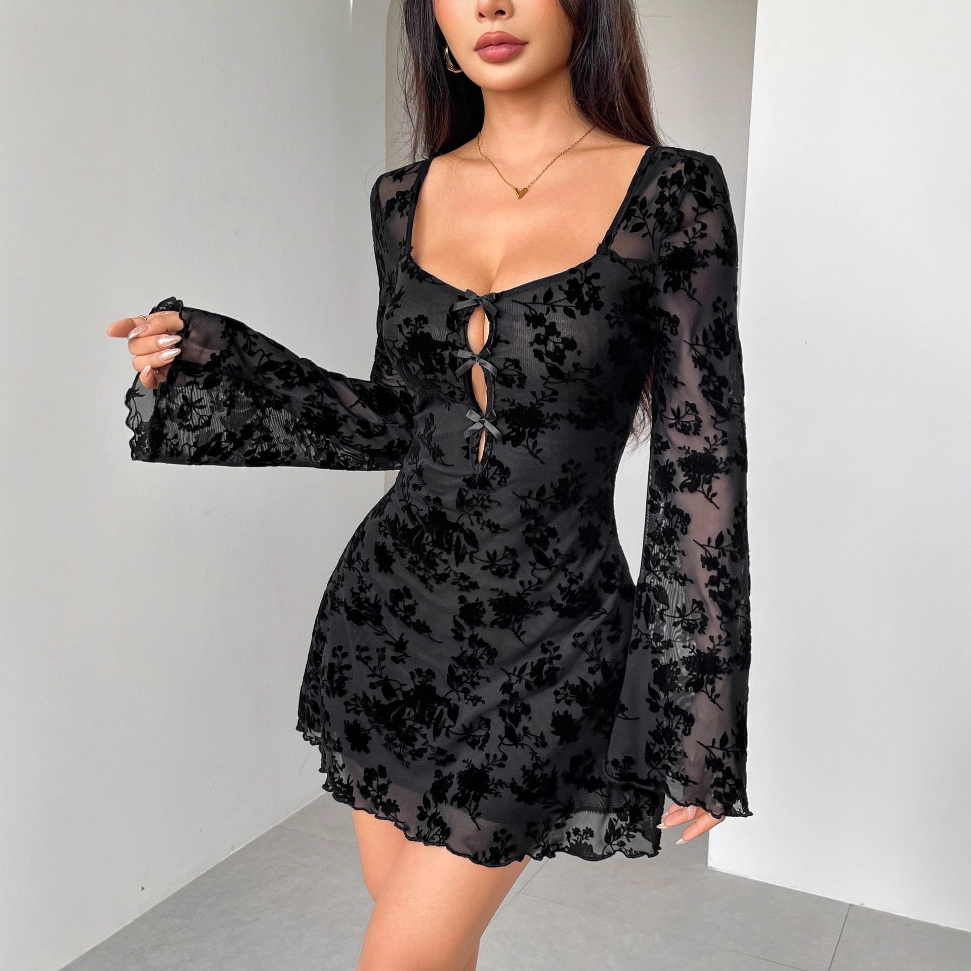 Damen nan kurzes Meshkleid mit floraler Samtflock-Optik, Ausschnitt-Öffnungen und Zierbändern R&B