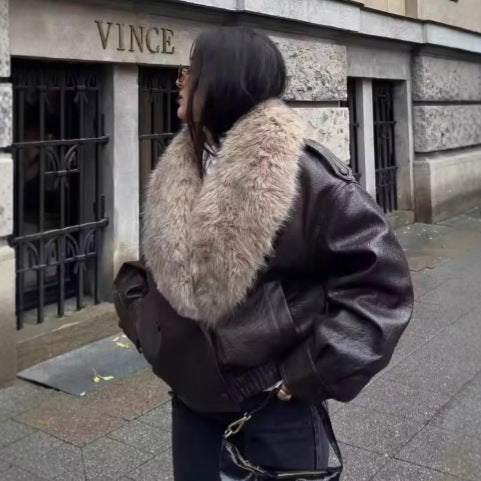 Damen nan kurze Lederjacke mit voluminösem Fellkragen, elastischem Bund und aufgesetzten Eingrifftaschen R&B