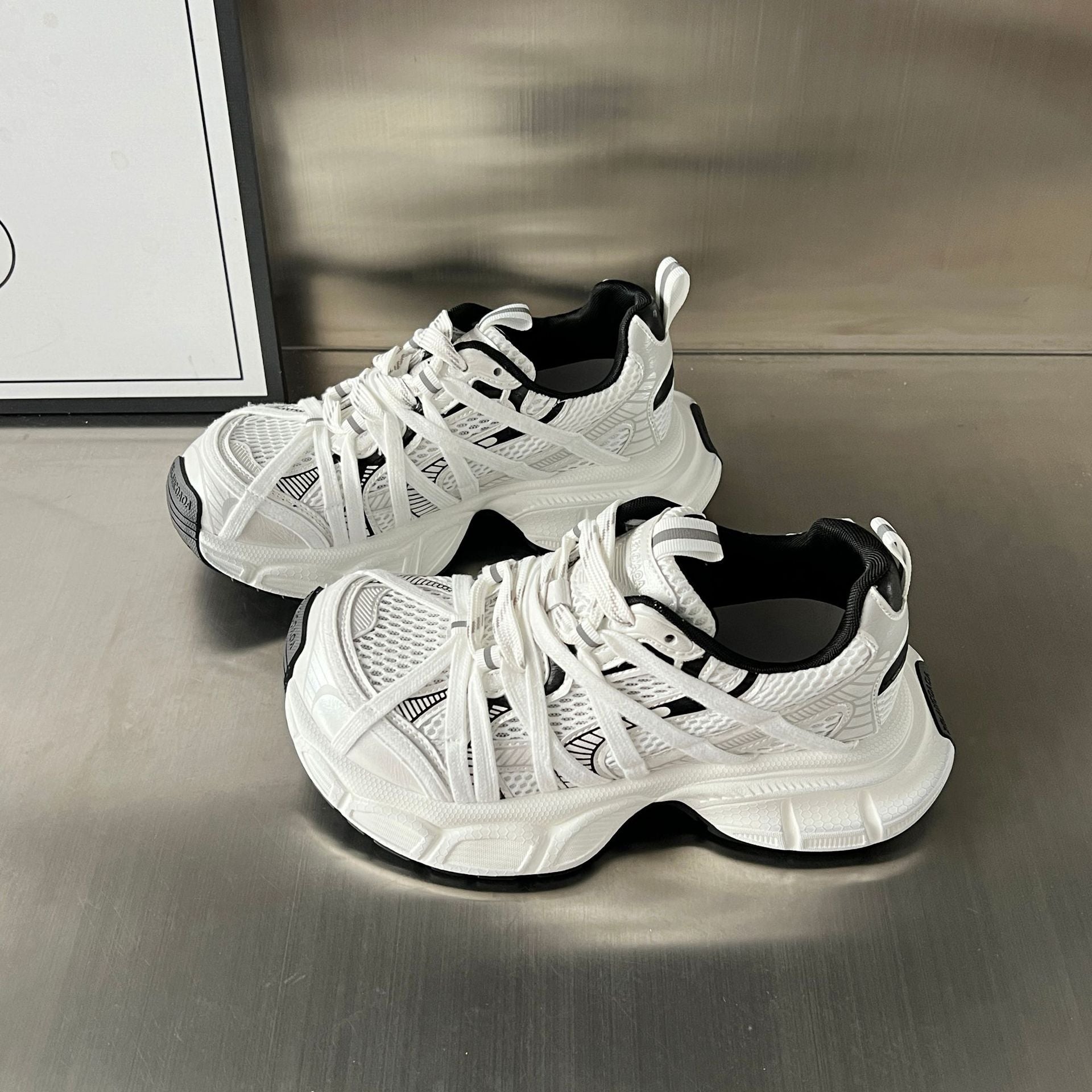 Damen Sportliche Sneakers mit innovativer Schnürung und atmungsaktiver Mesh-Oberfläche R&B