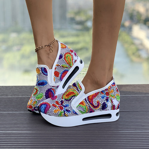 Damen modische Slip-On Sneakers mit buntem Stickdesign R&B