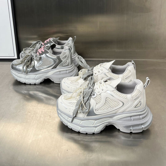 Damen Sportliche Sneakers mit atmungsaktivem Mesh und eleganten perlenverzierten Schnürsenkeln R&B