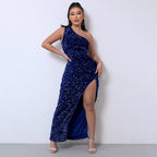 Elegantes Kleid mit One-Shoulder-Pailletten und hohem Schlitz